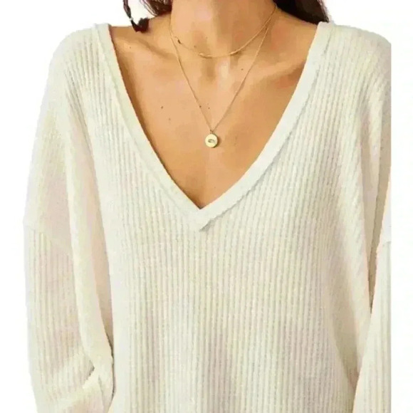 We the Free Coraline thermal v neck shirt in size small. Worn once. - Picture 4 of 5